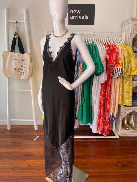 Sera Lace Maxi Dress Black