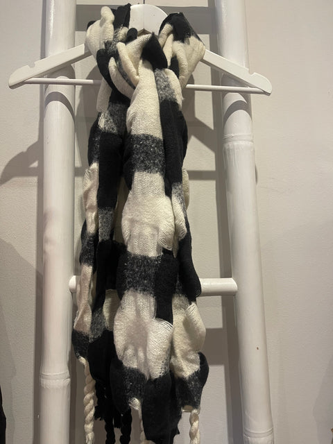 Criss Cross Scarf B/W