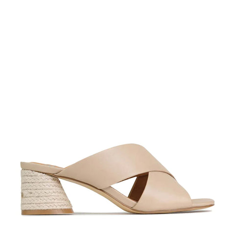 Petora Mule Nude