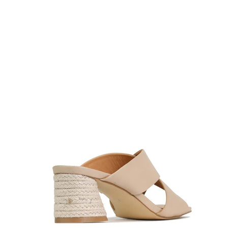 Petora Mule Nude