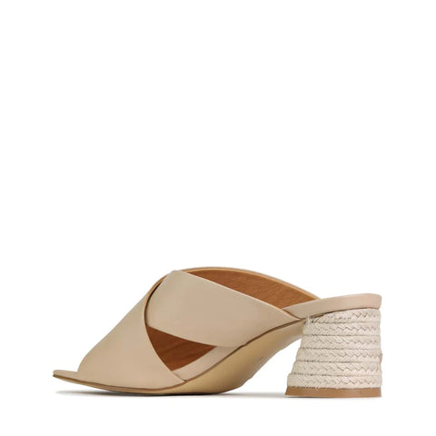 Petora Mule Nude
